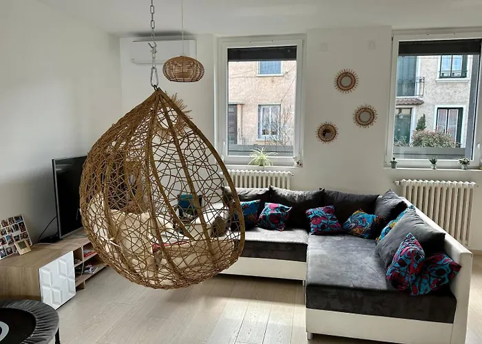 Agreable Maison Renovee, En Ville Et Au Calme !